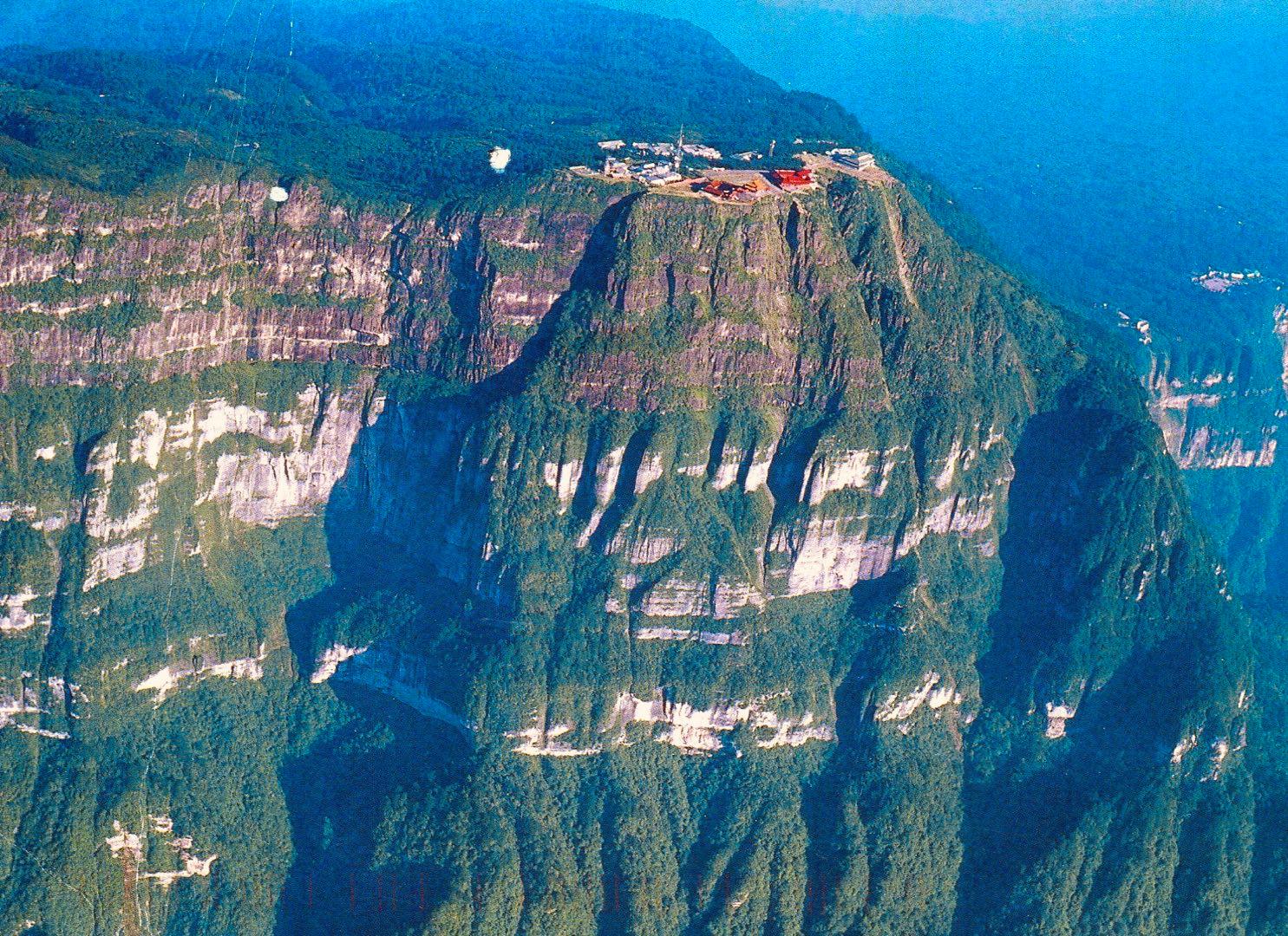 峨眉山舍身崖下金银财宝,峨眉舍身崖未解之谜