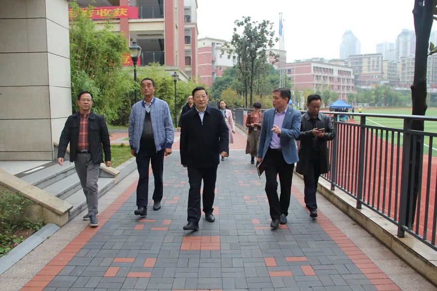 邓沁泉市教委副主任,市教委邓沁泉主任