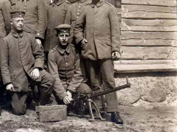 德意志咆哮之火：MG15机枪沉沦记，两个版本同名却不同“根”