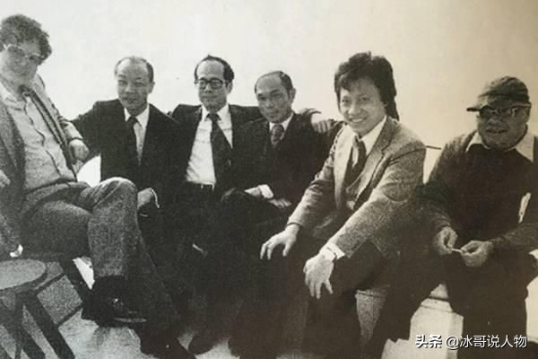 站起来的霍金图片,站起来的霍金