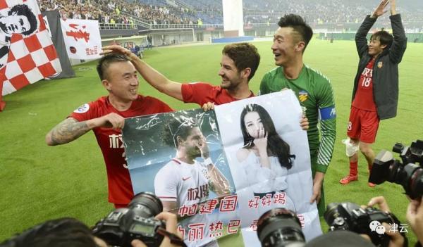 【津云人物】怀念！摊煎饼、踢毽子、撩热巴、仨对象……“帕建国”在天津踢球这两年