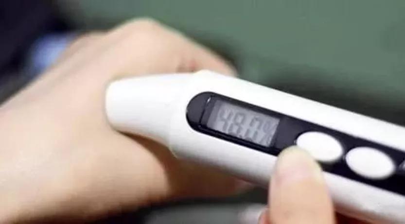 脚后跟老茧怎么去除,我的脚后跟有老茧变硬有细微开裂