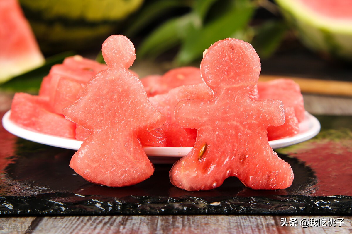 炎炎夏日这些解暑小妙招不容错过,炎热的夏天为了解暑吃什么比较好