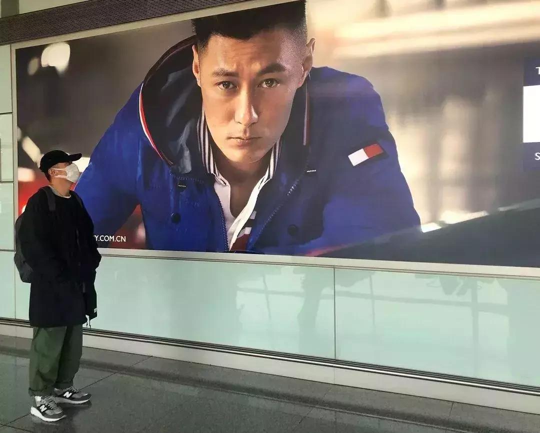 newbalance属于潮牌嘛,余文乐newbalance穿得最多