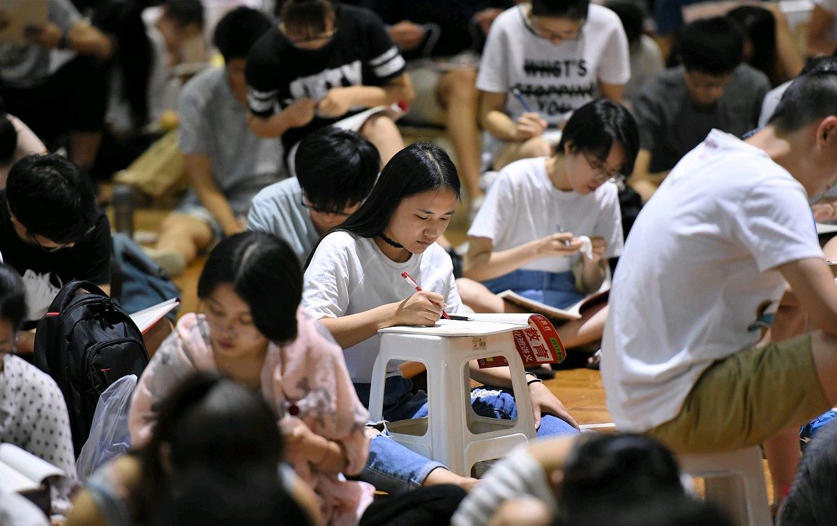 “推免生”的处境尴尬吗?大学生该选择保研还是考研呢?别选错了