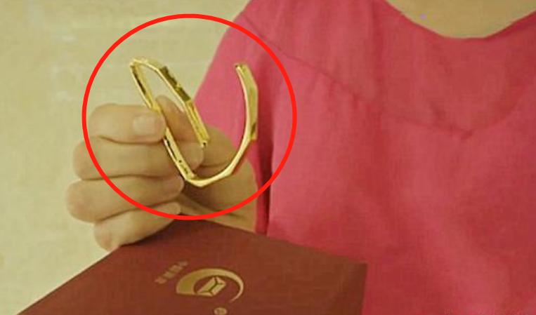 黄金手镯无缘无故的断了,一口价黄金手镯断了