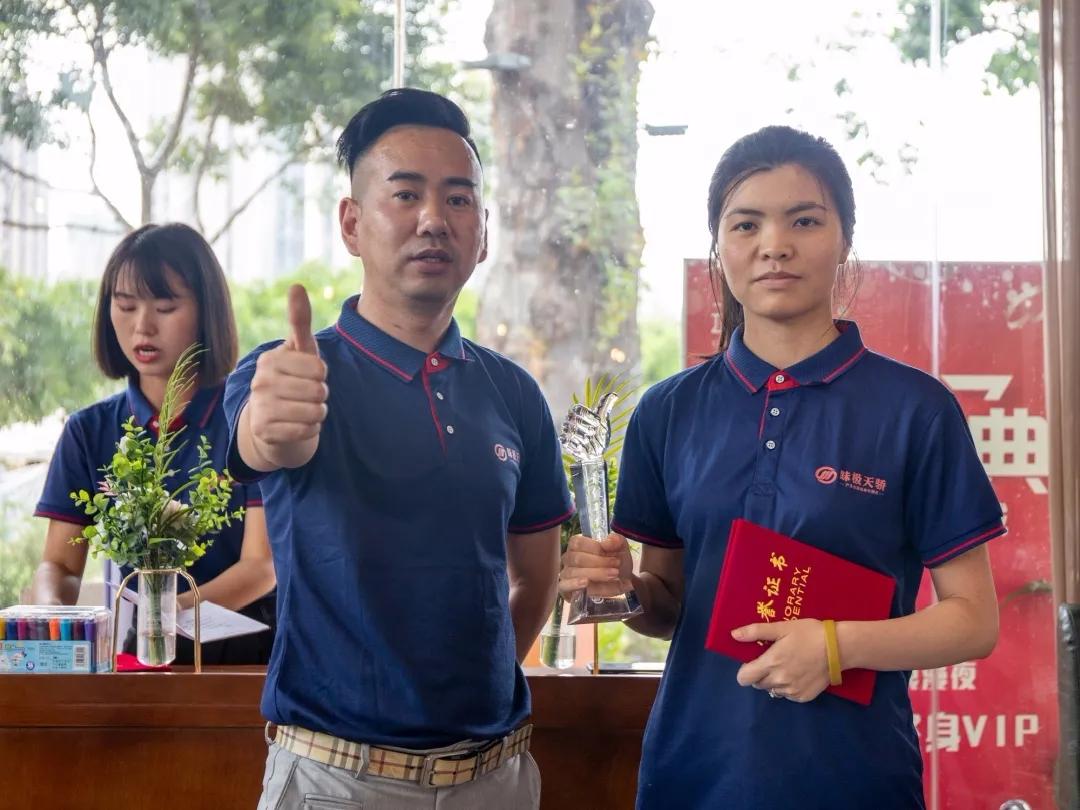 风雨同舟砥砺前行团建,团建乘风破浪