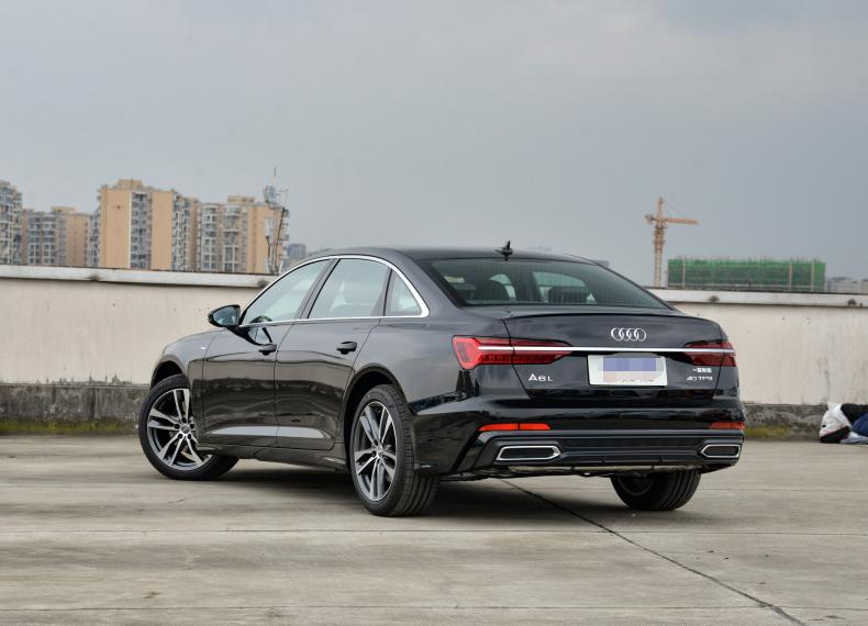 最低配的奥迪a6l值得买吗,37万提a6l