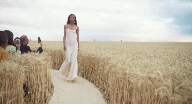 夏季流行的吊带,今夏流行的吊带单品