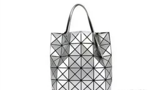 女生背什么牌子包包,三十多岁女人背什么牌子包包