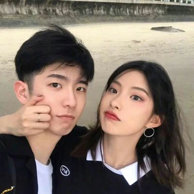 热恋期亲亲抱抱正常吗,热恋期女生不让亲