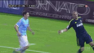 足球逗比视频,最有趣的足球10大搞笑瞬间