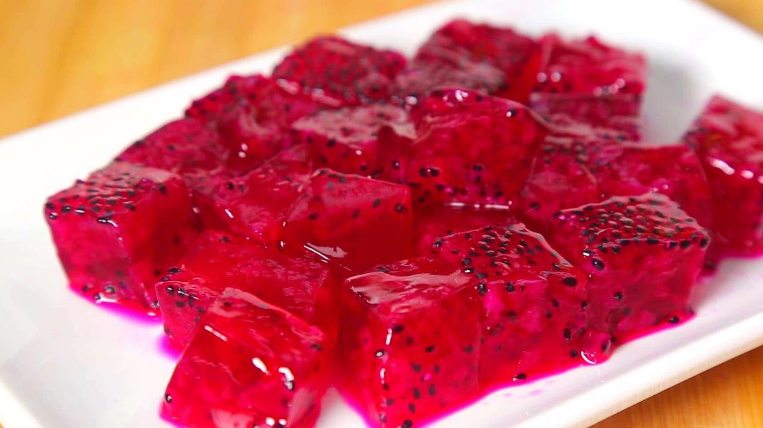 三伏天，教您做火龙果果冻，清凉滑嫩，爽口解暑，孩子吃了也放心