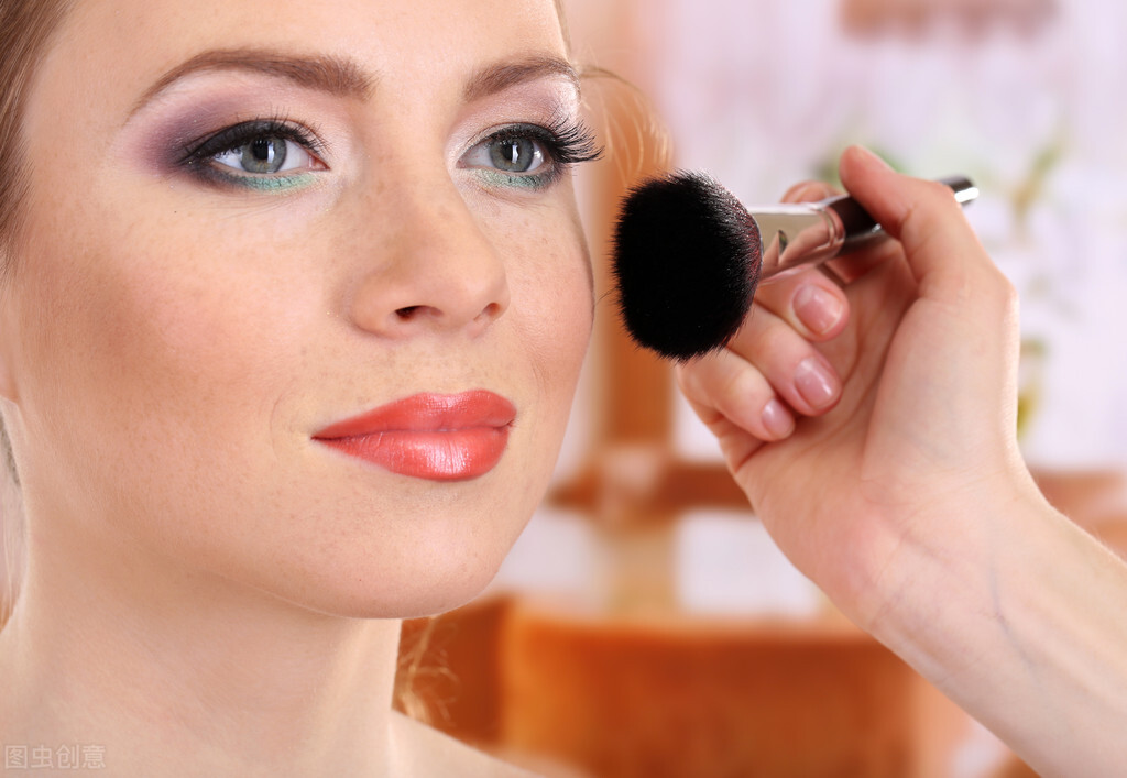 有言有味说单词（五百六十五讲）有言有味“化妆品”