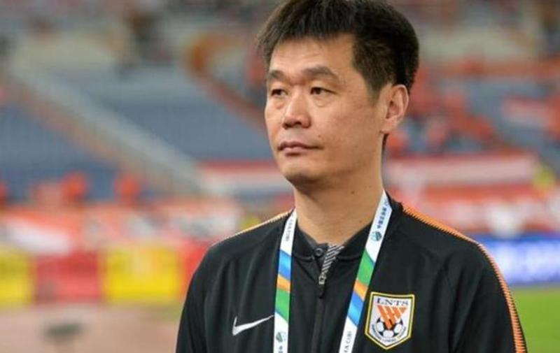 人物深度｜突围！“双面人”李霄鹏如何在崇洋的中超活出土味