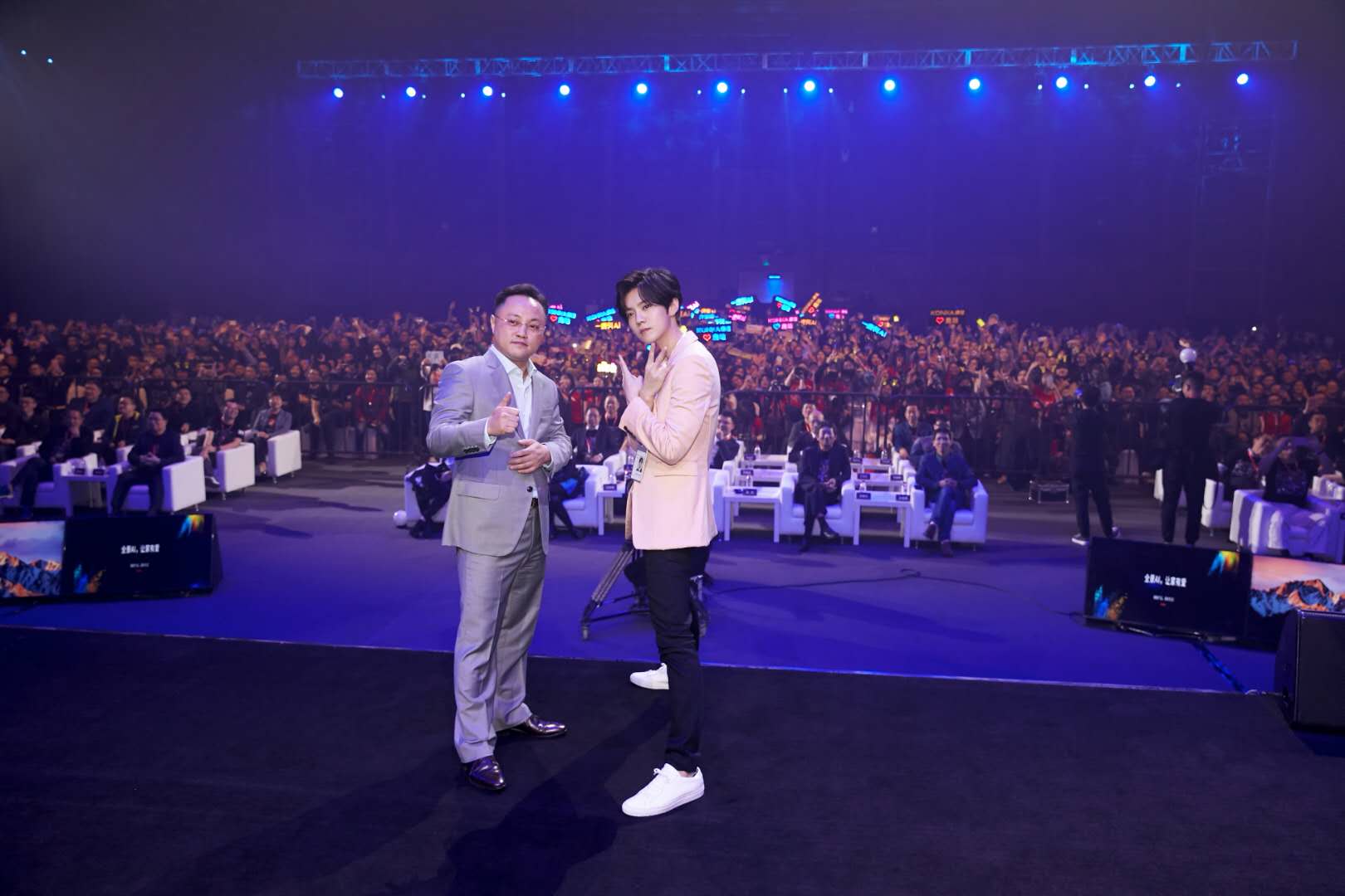 鹿晗捐赠公益足球场项目,鹿晗到底捐赠了几个足球场