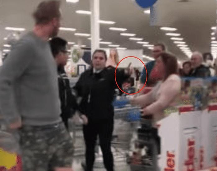 澳洲华人在超市买奶粉被骂,中国人在澳洲买奶粉事件