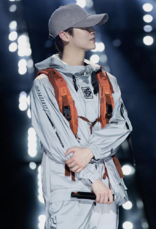 鹿晗分身舞国外评价,鹿晗亲自教学分身舞