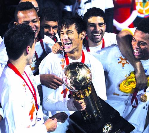 足坛收入榜c罗居首,世界足坛年薪top10