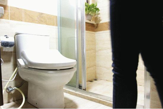 家里有老人安哪种摄像头最好,养老院老人房间内安装摄像头