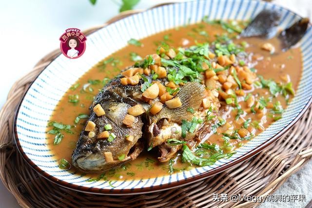 煎鱼皮怎么不会粘,煎鱼皮不破