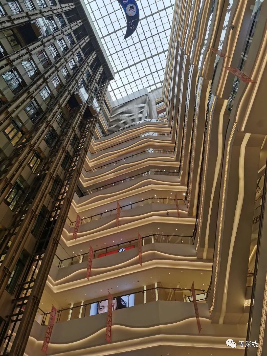 等深线｜沈国军的新猎物：上海南京路上的产权杀伐｜上海滩夺地风云②