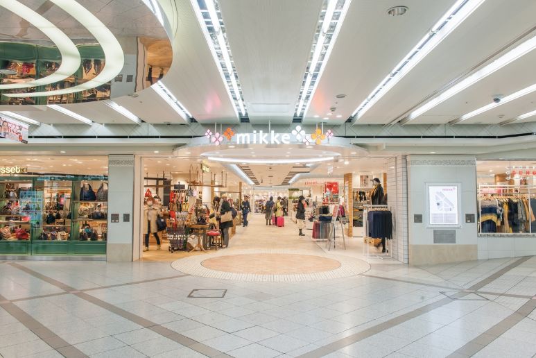 游客都去逛百货商店了,日本人自己去了这里