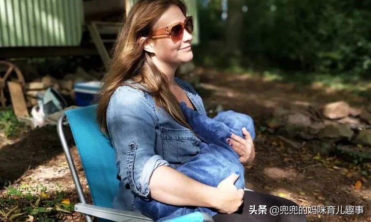 给宝宝喂母乳胸下垂怎么办,给宝宝喂奶胸还硬还疼