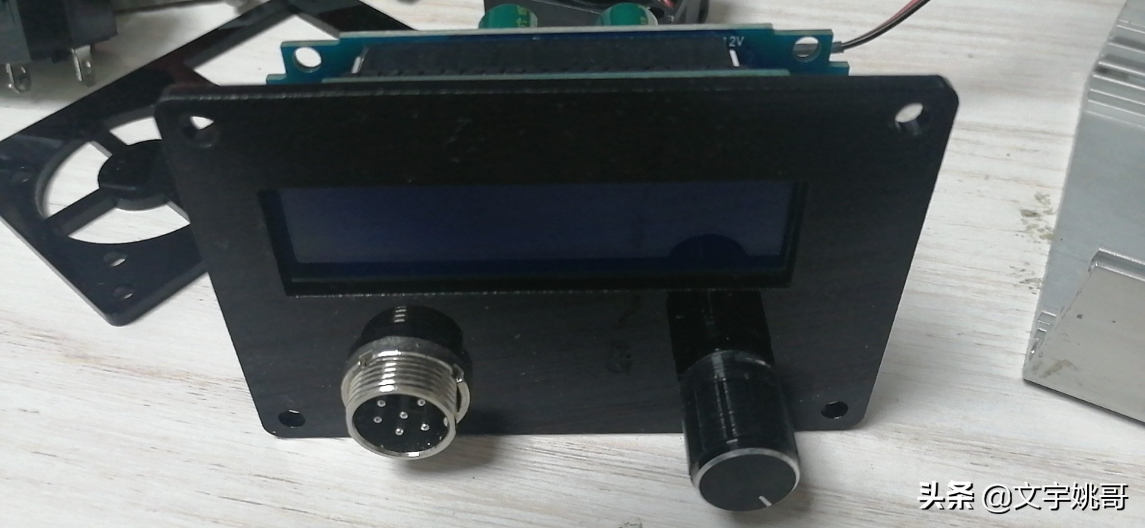 还在玩T12吗?快来看看用WY710高频烙铁主板组装台高性能高频烙铁