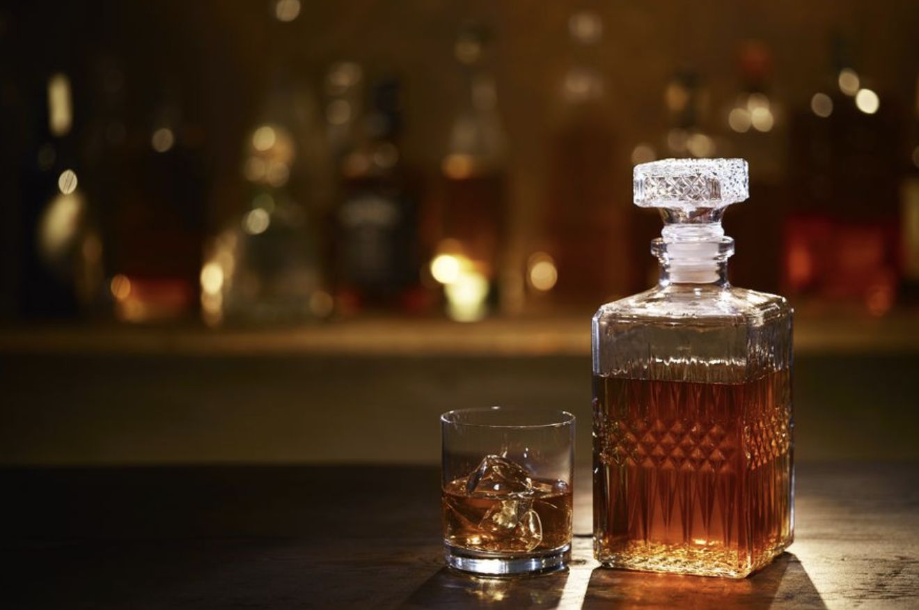 阿拉伯人喝白酒,白酒起源阿拉伯国家