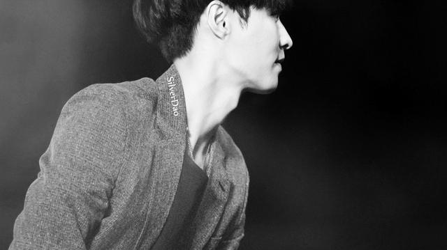 男生喉结看不出来怎么回事,关于男生喉结不能摸的小视频