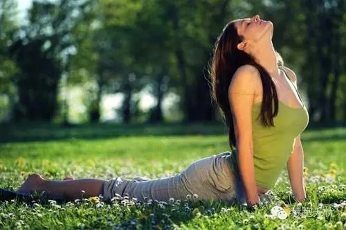 经期能运动锻炼吗,经期能运动吗适合哪些运动