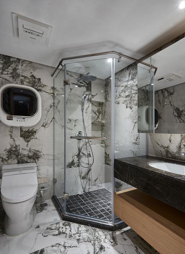 卫生间做完闭水试验墙面有阴水,卫生间做完闭水试验褪色