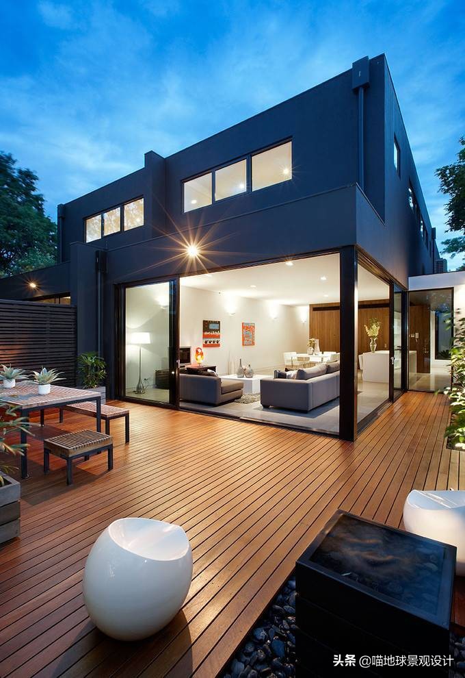 木铺装在私家庭院中的巧妙运用，是个学问