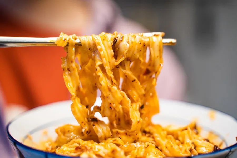 被薇娅直播间榨干零食预算后，写出了这篇测评报告（上）