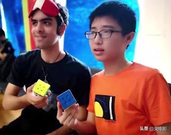 极限魔方少年惊呆外国人,极限魔方挑战80级难度魔方
