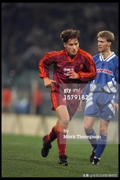 17岁签约nike,t90头号代言人欧锦赛反水怒喷球鞋散热差