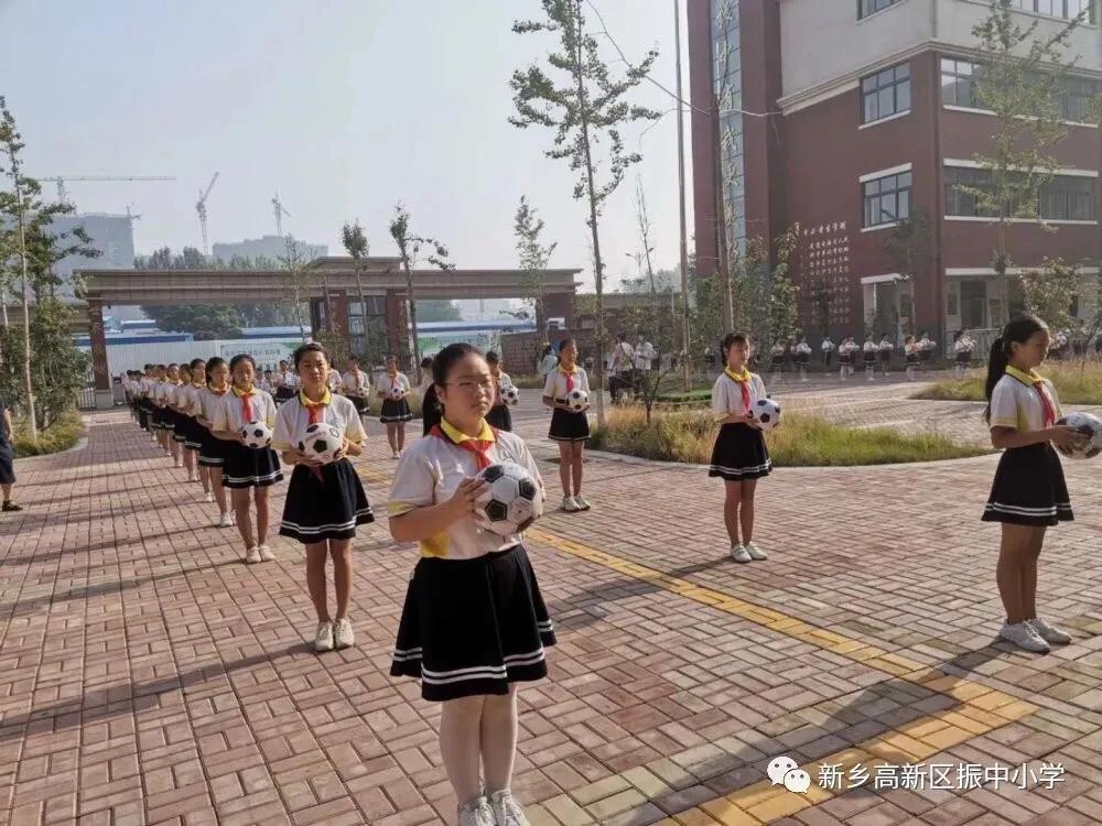 小学校园足球比赛精彩瞬间七人制,新区第五届中小学校园足球比赛