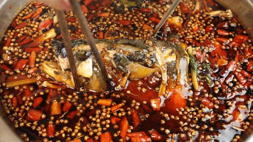 这家重庆美蛙鱼头火锅超燃超过瘾,美蛙鱼头味之绝新街口