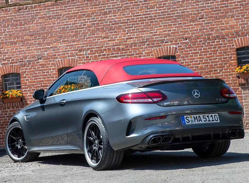 奔驰c63v8全新,告别v8下代amgc63或使用4缸发动机