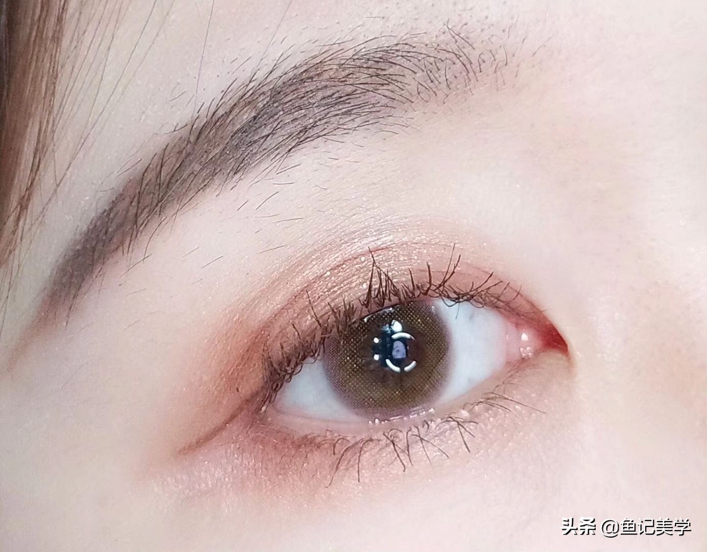 蓝眼珠子的妆容教程,粉红色眼珠子适合的妆容