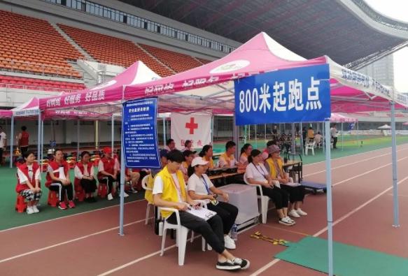 初中跑步800米跑累了,初中生跑完1000米腿很疼