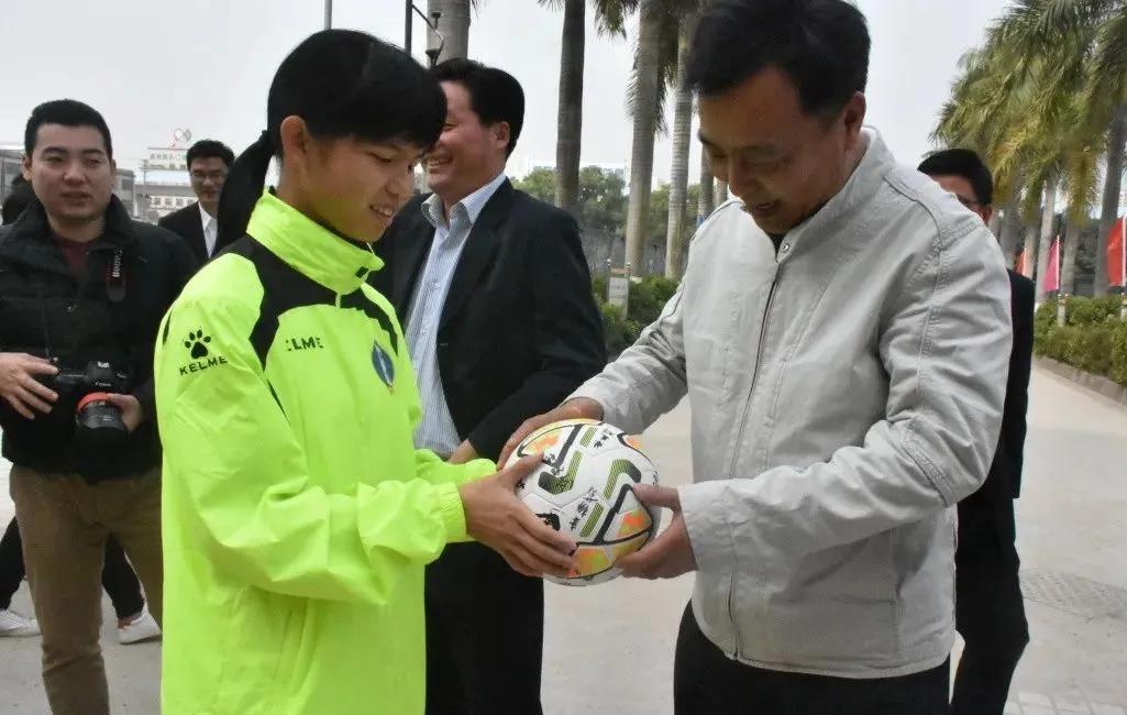 仲恺招特长生吗,仲恺中学高中部足球