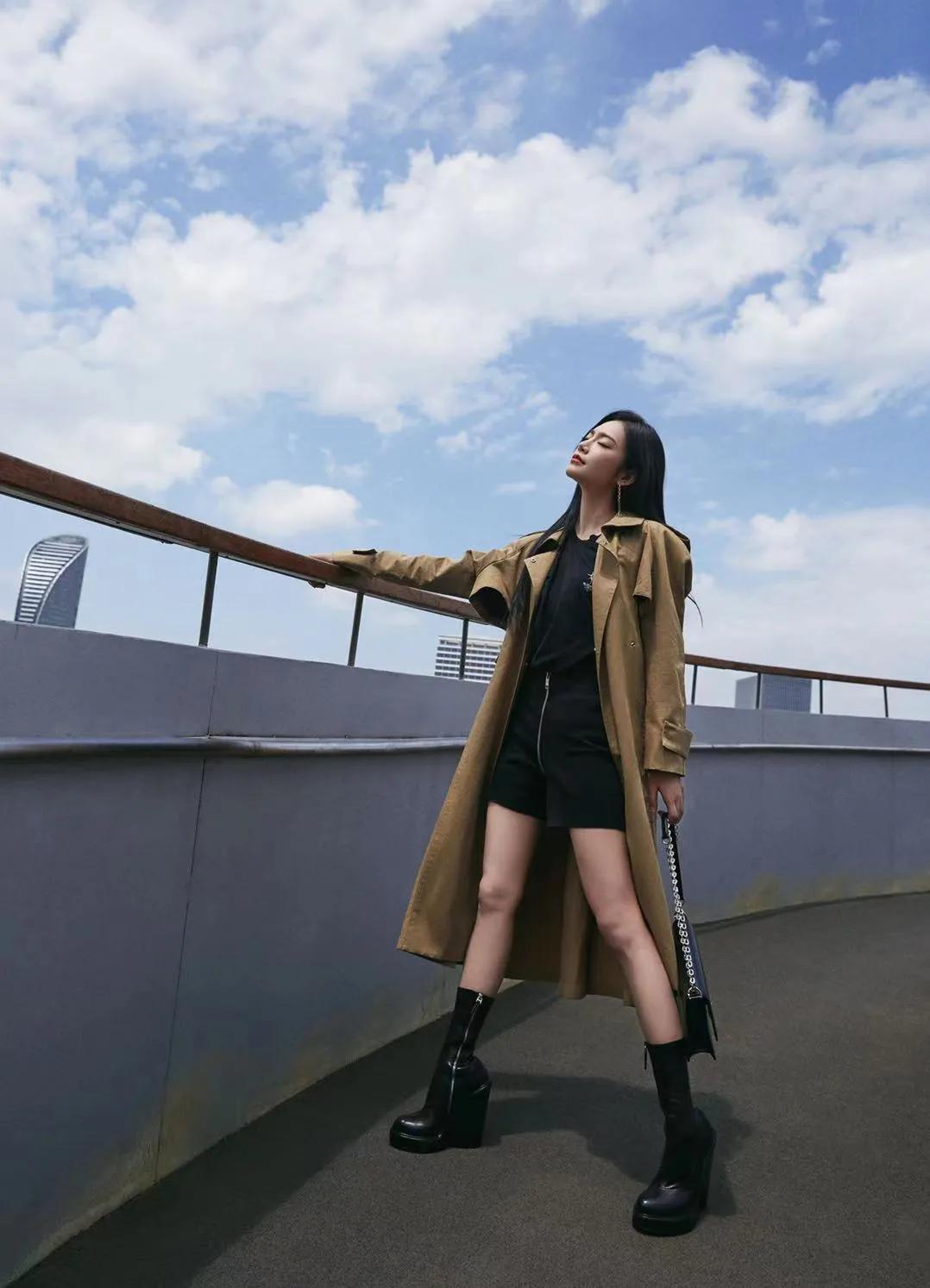 乃万曾可妮直播,纪梵希女包值钱吗