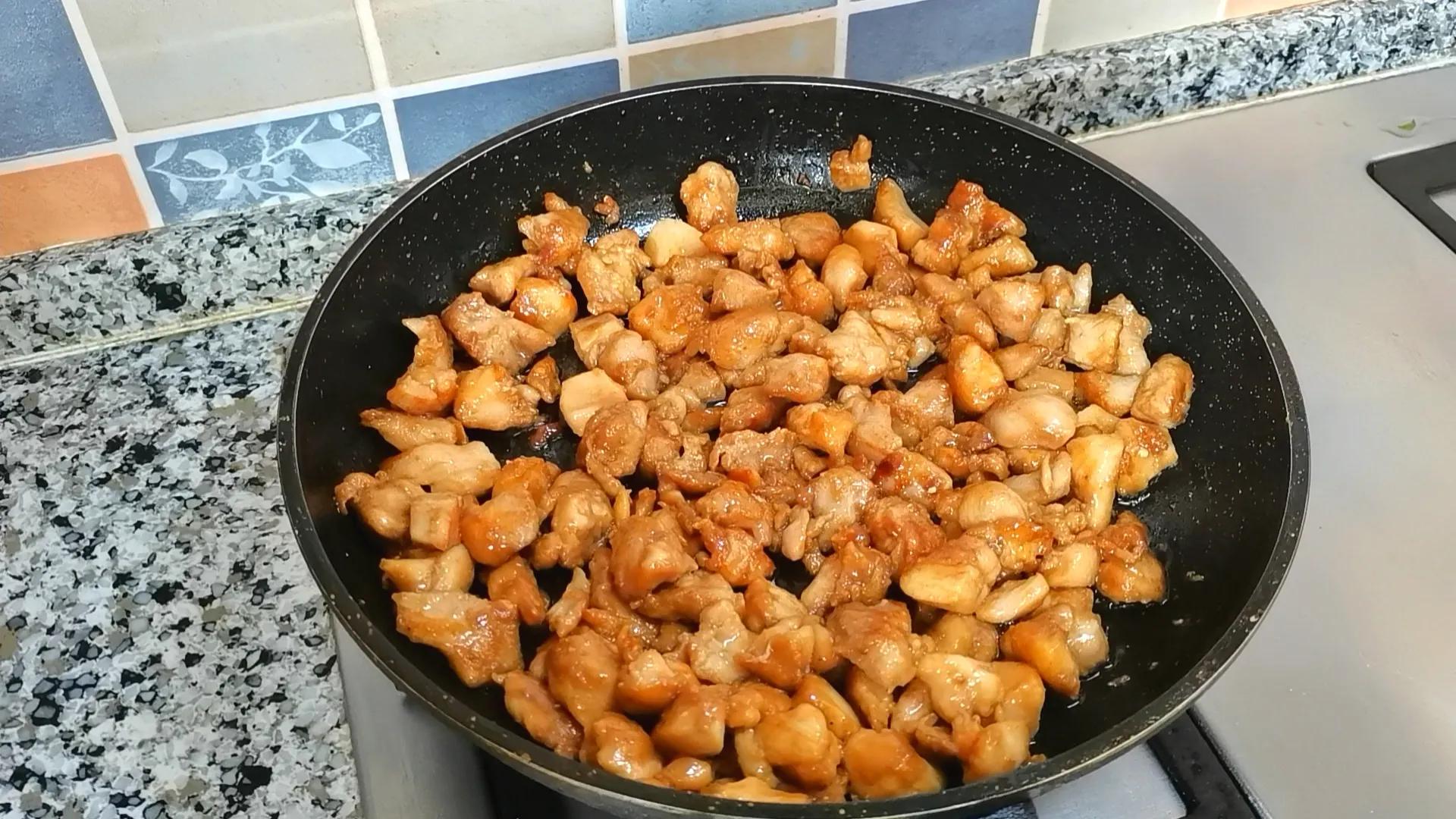 不用炭火不用烤箱也能做烧烤,家庭版木炭烤羊排烤箱做法