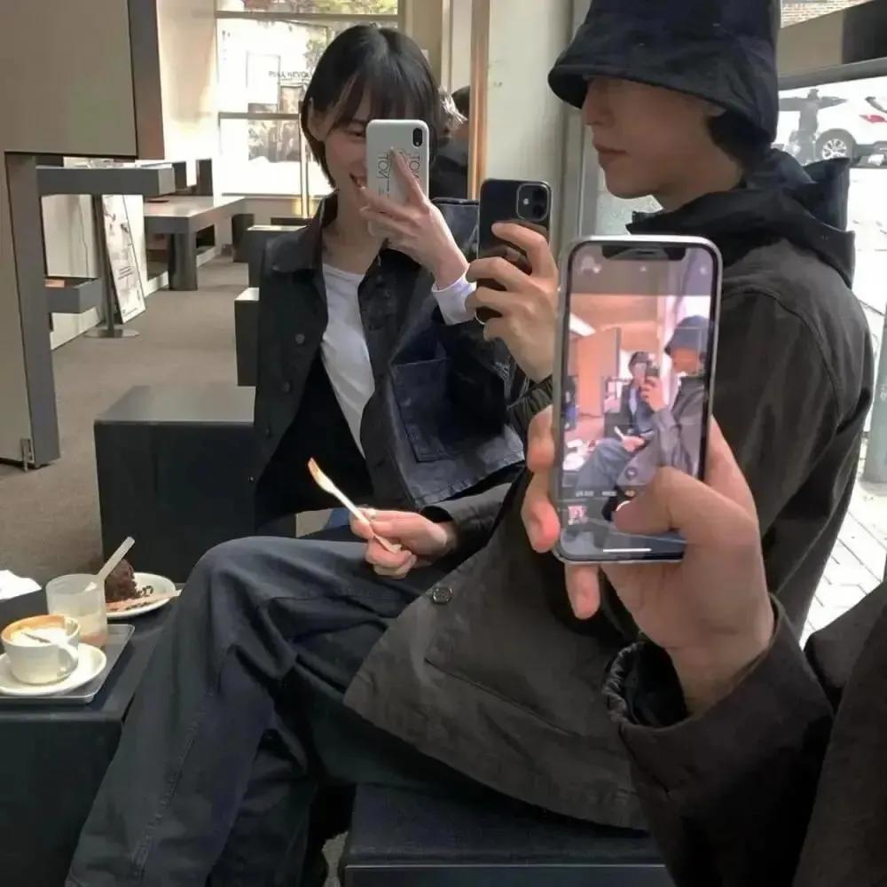 带红旗的情侣头像,超哇塞的微信头像