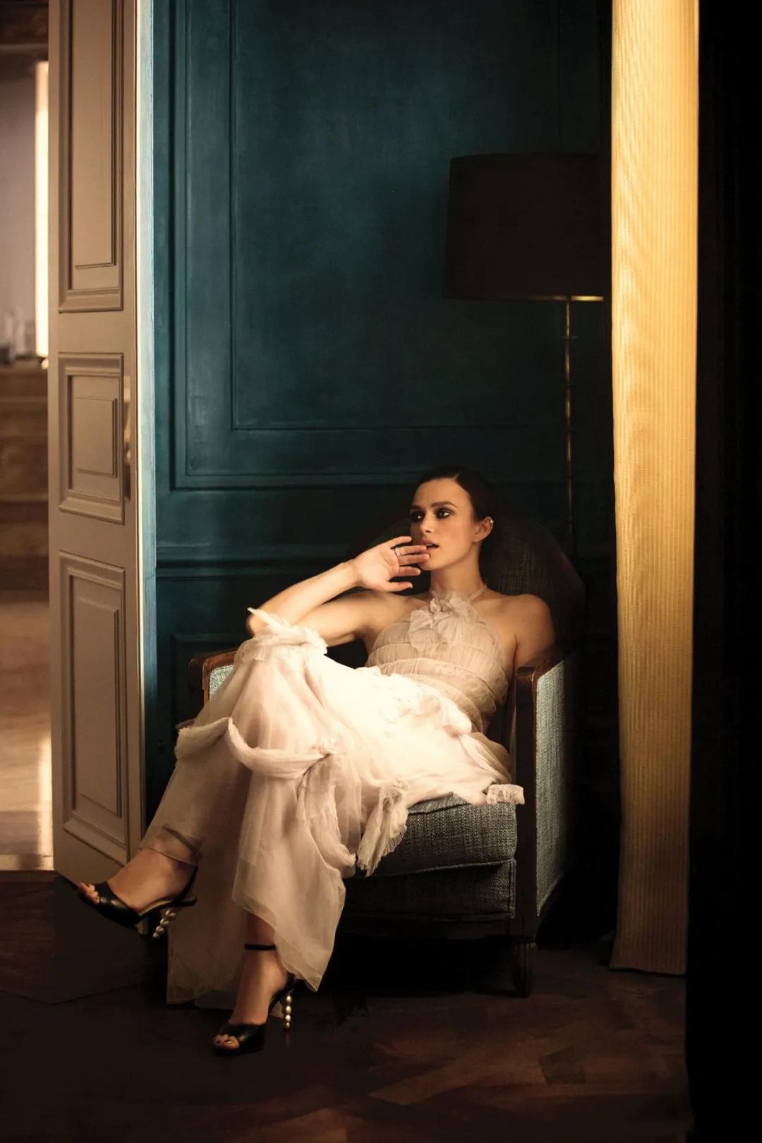 在家也穿正装,在家也天天穿校服