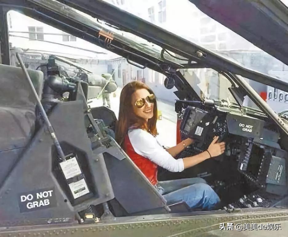 写真照少儿不宜，泄露机密差点被封杀，被骂躲到鞋柜里哭