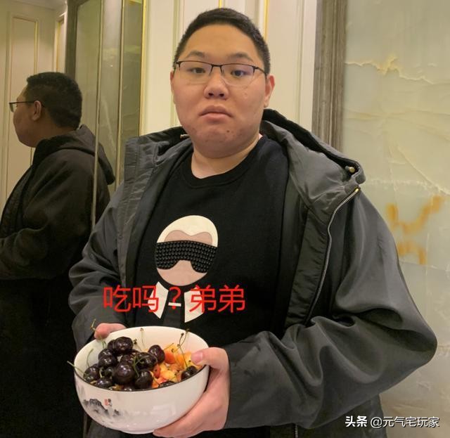 pdd体重200斤照片,pdd黄晓明