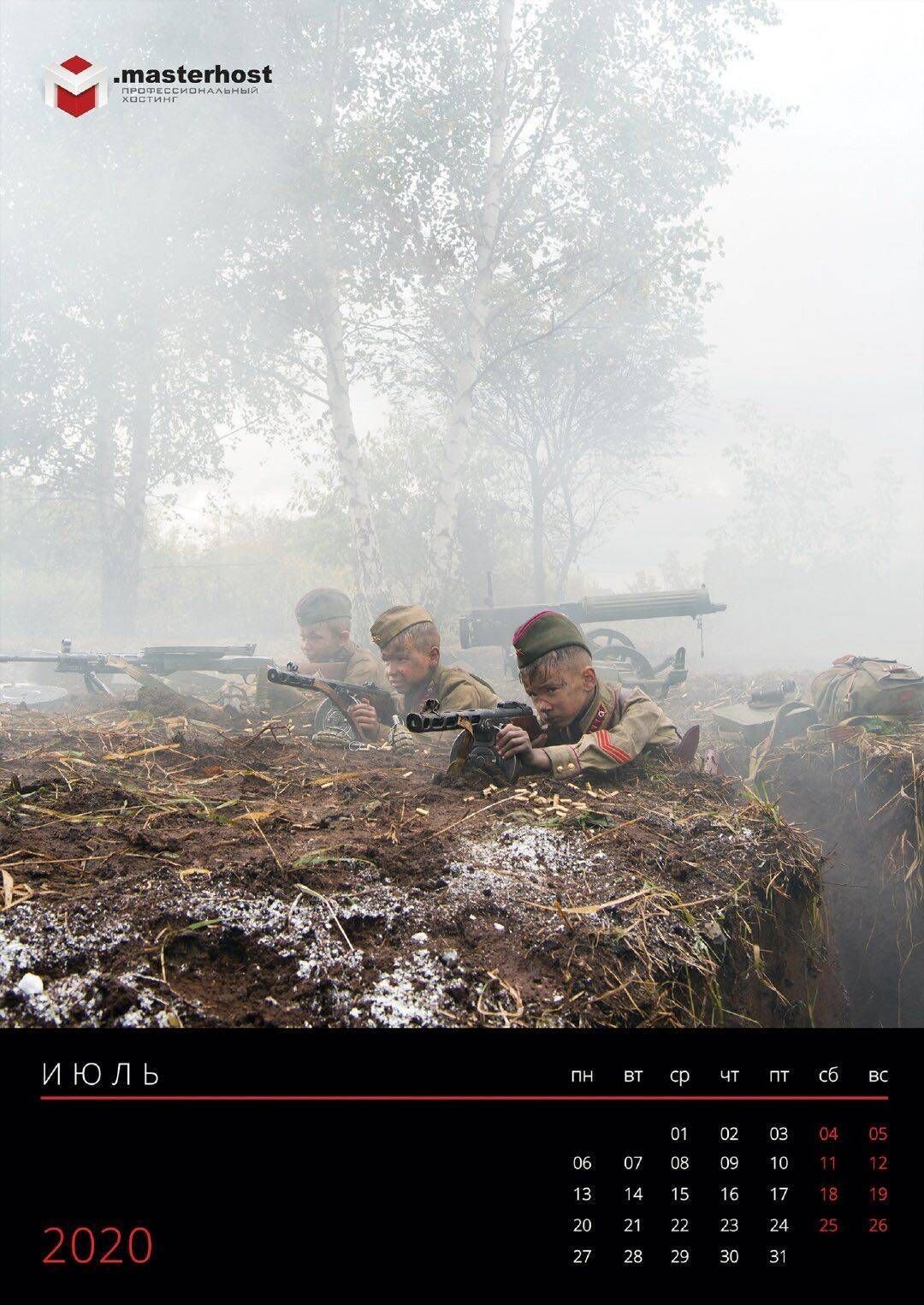 战斗民族的萌娃月历:孩子们手持冲锋枪登上坦克,再现二战场景